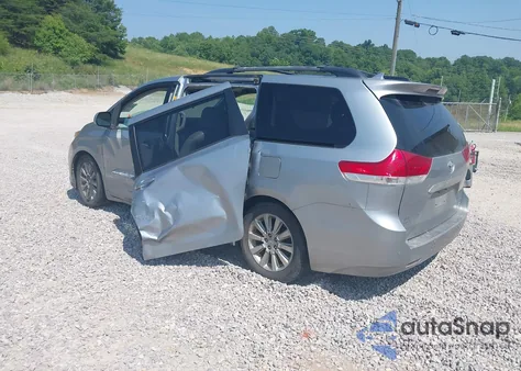 2011 Toyota Sienna Limited z USA, uszkodzony, nr VIN 5TDDK3DC9BS008275
